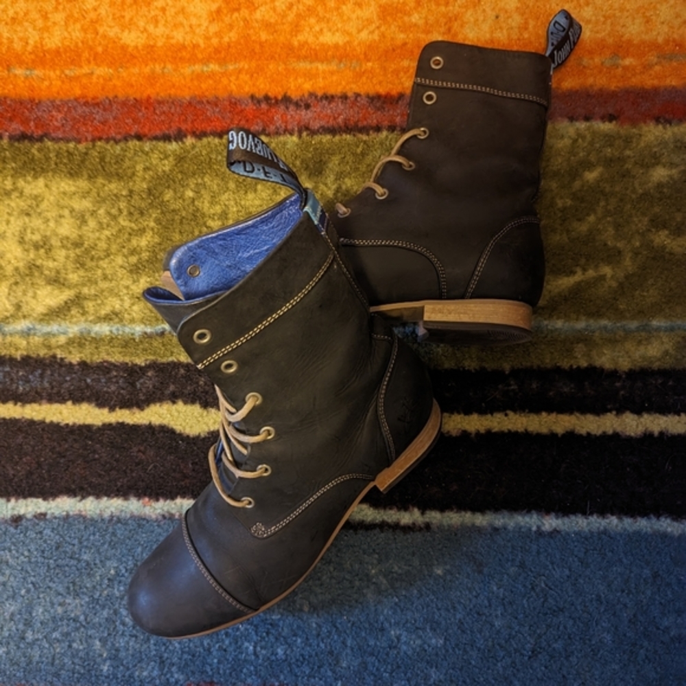 John Fluevog Women's BBC Radio 10.5 like new!
